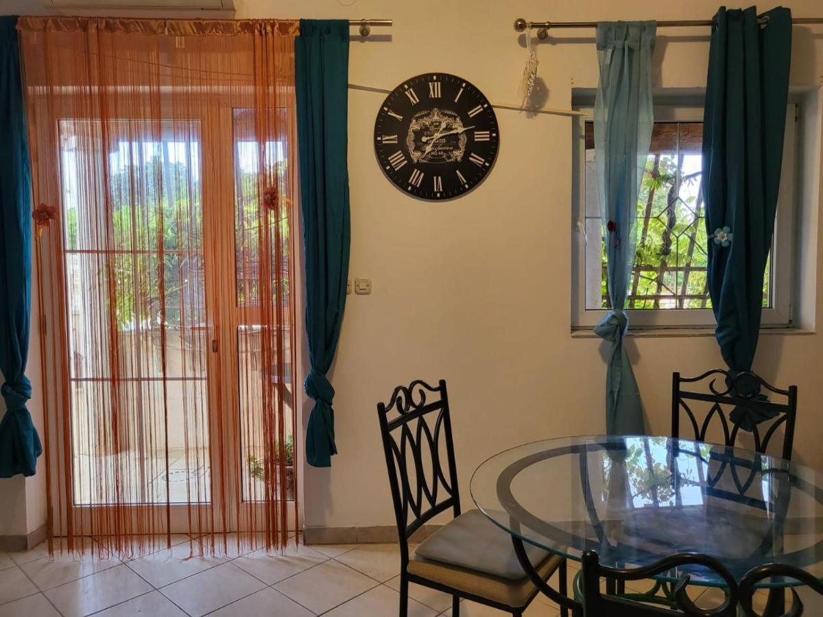 Apartments Pula With Private Parking Self Check In Екстер'єр фото