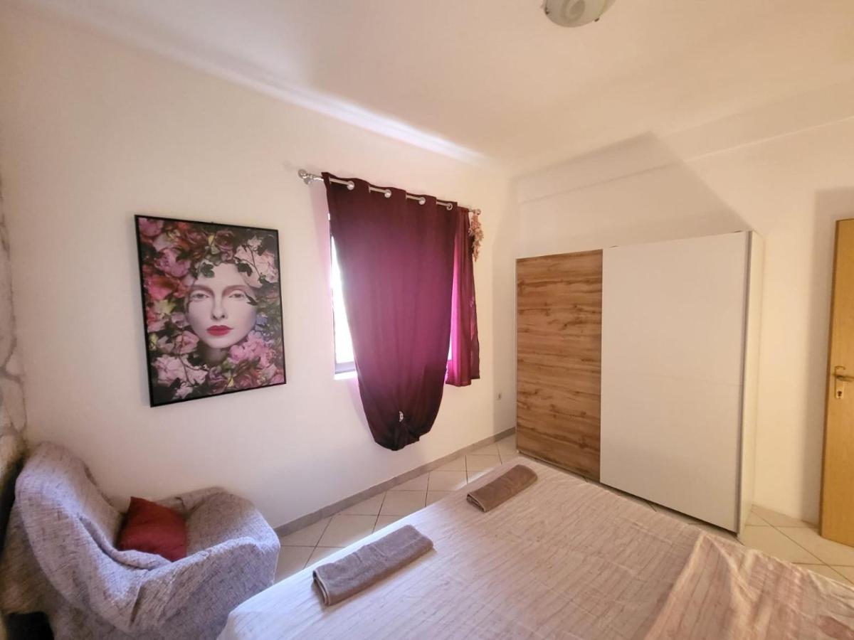 Apartments Pula With Private Parking Self Check In Екстер'єр фото